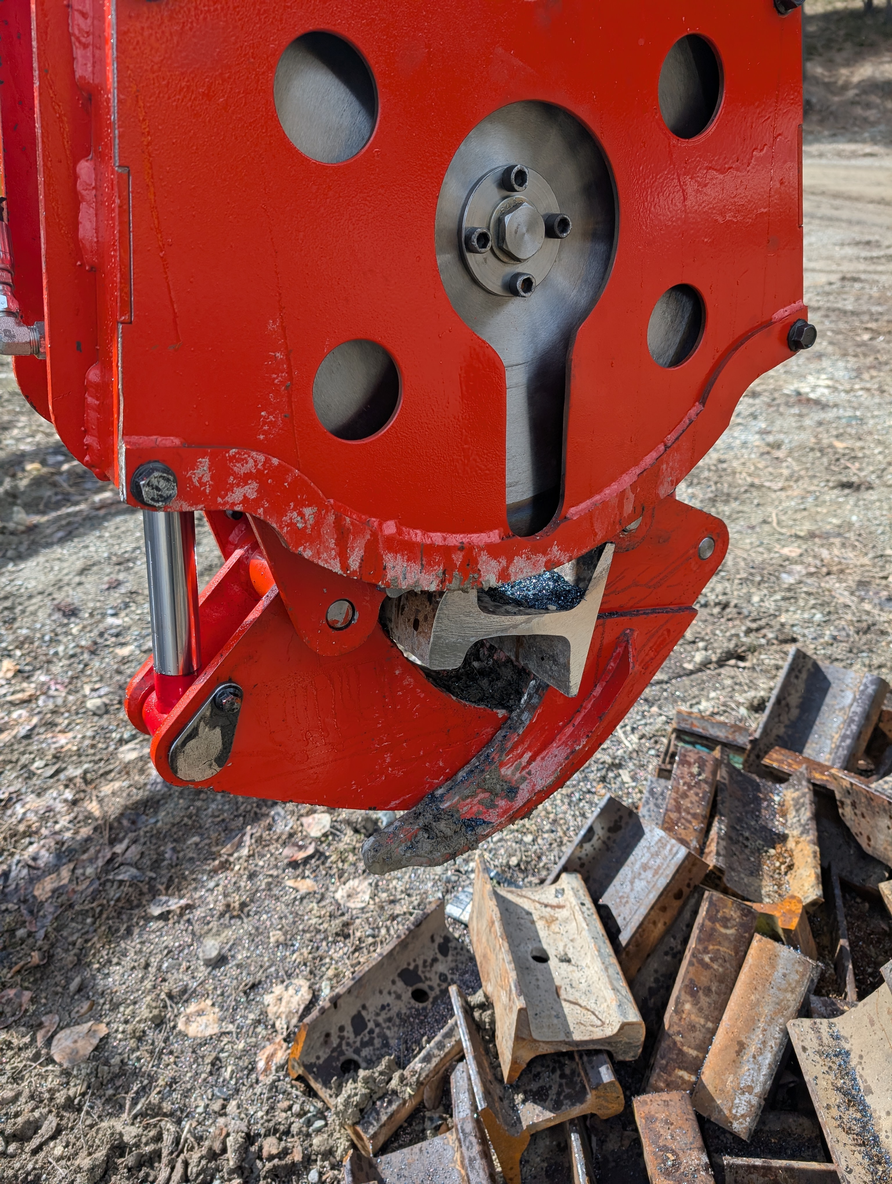 Close-up of RailSaw Max in action